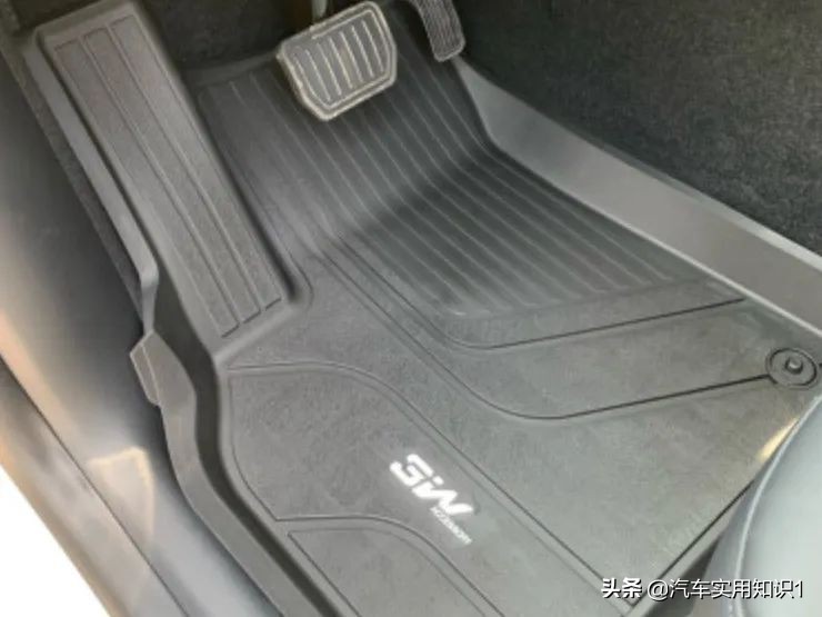 汽车脚垫xpe和pvc哪个材质好,汽车脚垫选购指南哪种材质最适合