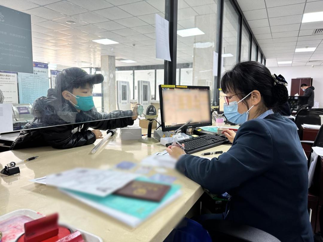 警花表白同为民警的新郎,警花燕子电影完整版