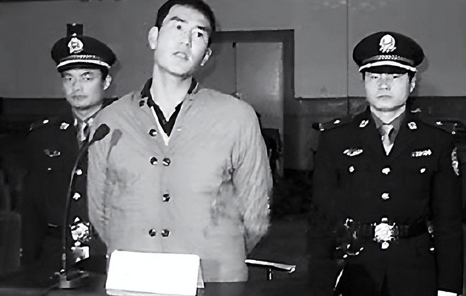 掏肠恶魔乔建国：花季少女夜路回家，惨遭毒手小肠被从*体下**掏出