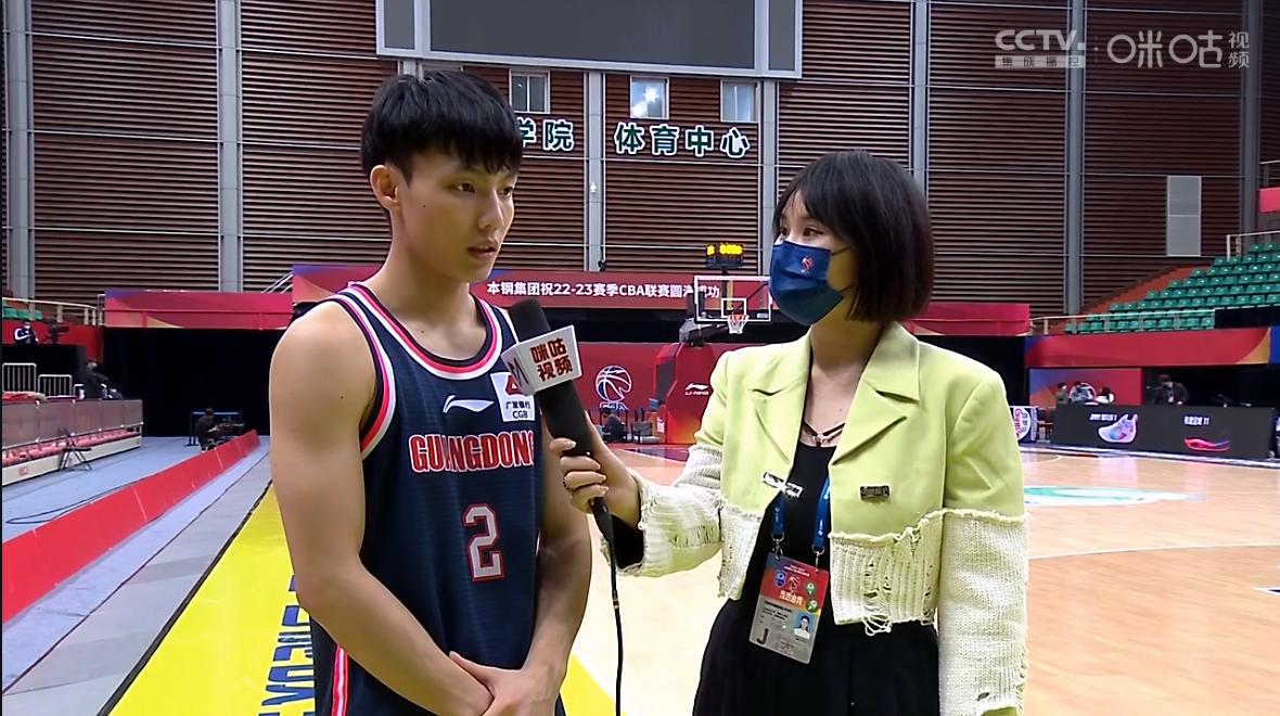 2战轰34分17助,22岁新星完爆艾伦继伟,征服球迷,已被乔帅看中