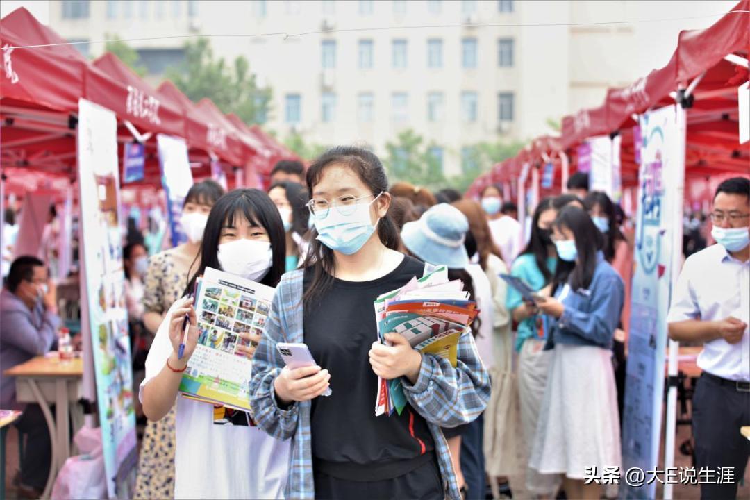 教育发展危机看大学生就业之困,大学生就业难应减少招生