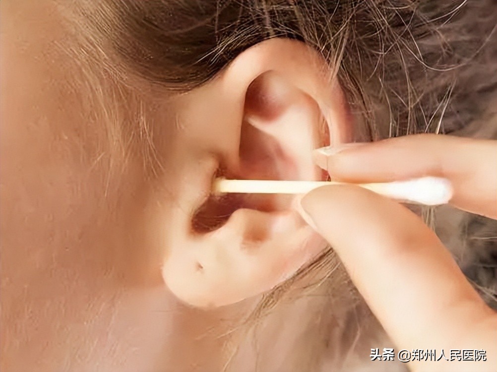 20岁耳朵边长毛是什么原因,二十几岁男生耳朵长毛