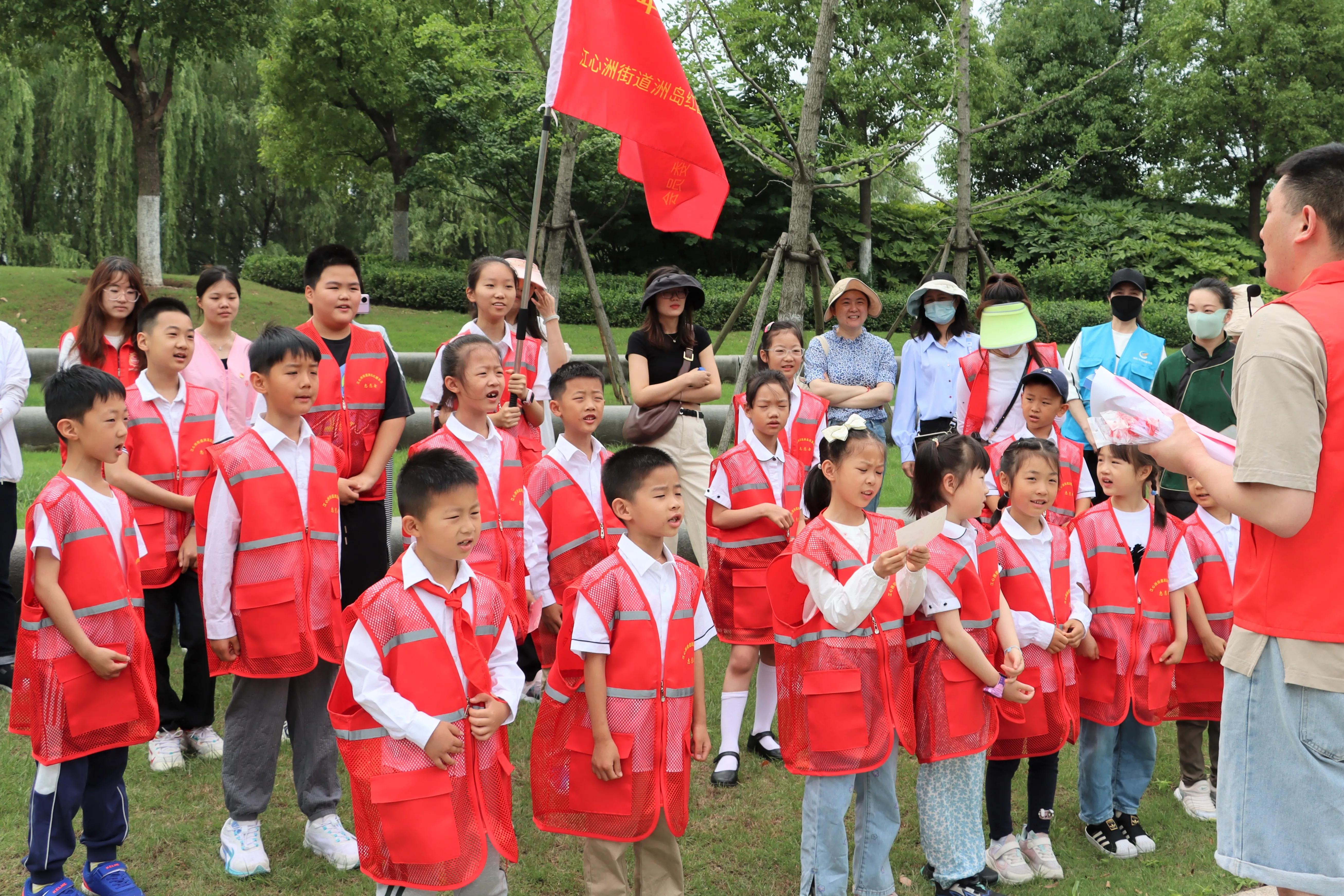 南京建邺区江心洲洲岛红园社区成立“小红鹰”少年志愿者先锋队