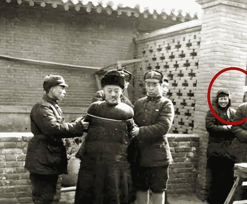 罕见照片，世界上胸最大的女人，女人舌头10.16厘米，你见过吗2