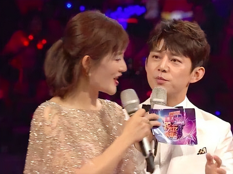 谢娜为什么会被何炅三次直呼其名,46岁的谢娜现在怎么样了