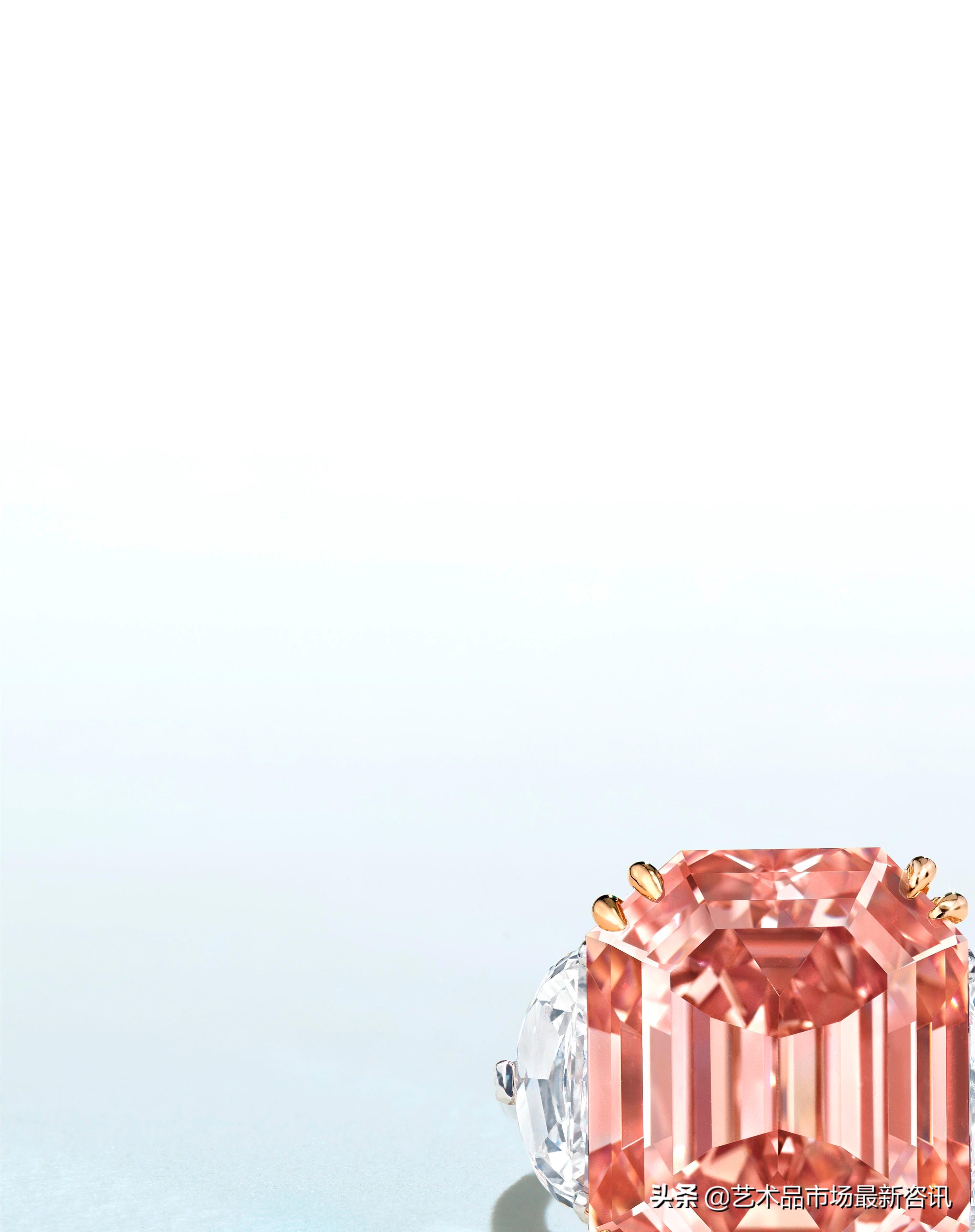 拍卖会顶级翡翠,顶级帝王绿翡翠吊坠最高拍卖价