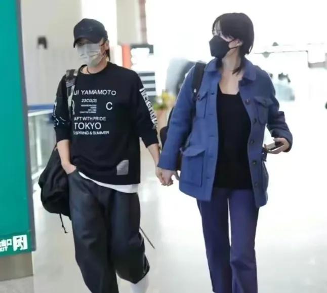 谢霆锋王菲在机场牵手互相踩影子,王菲与谢霆锋旷世奇恋视频