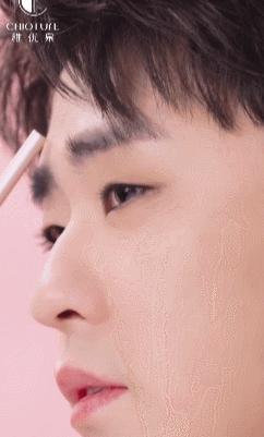 胡茬红唇，救命，代言化妆品的男明星太吓人了