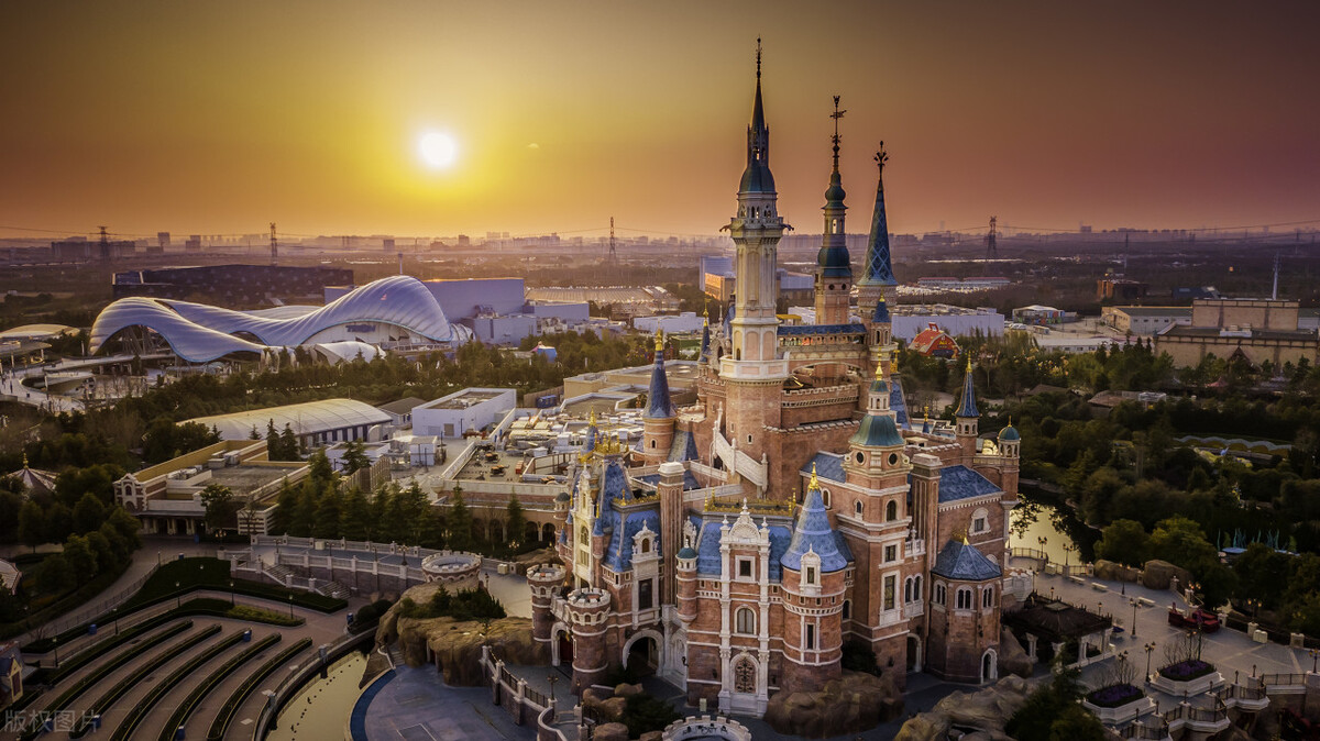 中国人购买美国房地产,卖了上海的房子去美国买别墅