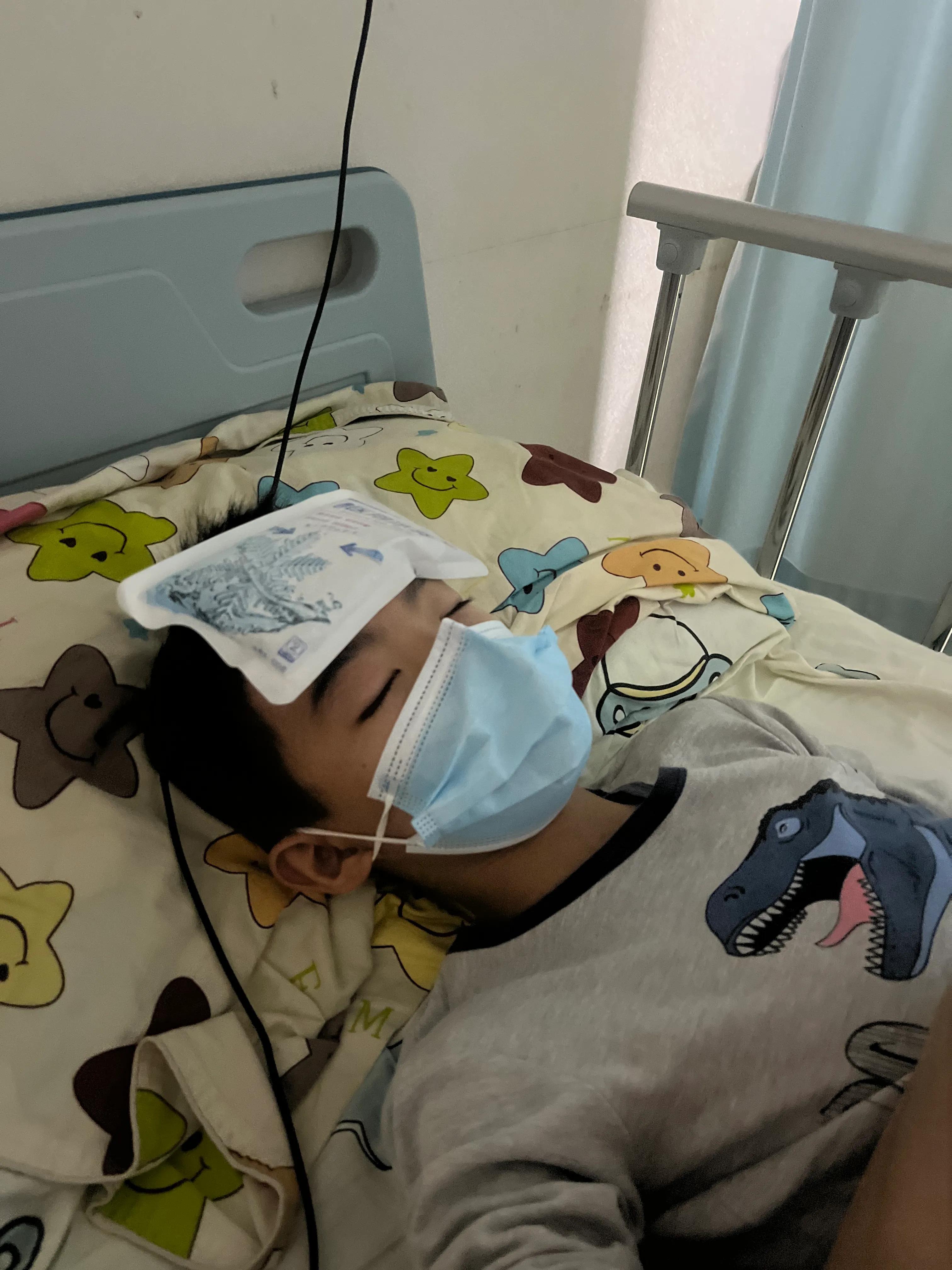 孩子高烧不退怎么办支原体阳性,儿童支原体肺炎持续高烧怎么办