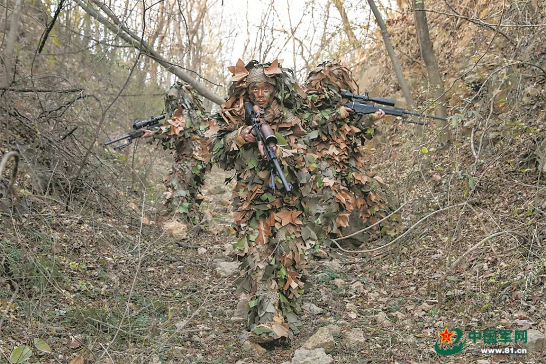 刚刚进队伍的新兵发武器吗,刚入伍的都配发什么枪