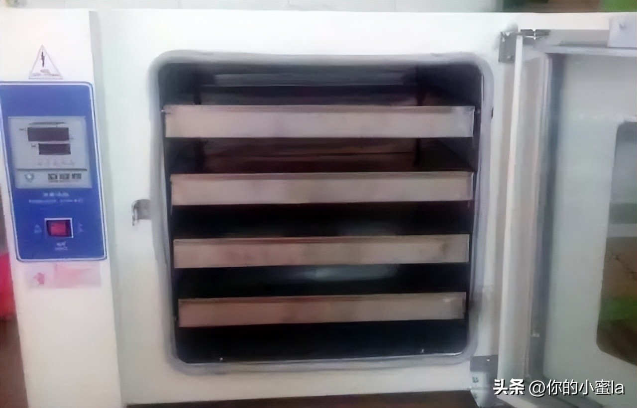 烤色蜜蜡盘玩会变色吗,鸡油黄蜜蜡是烤色的吗