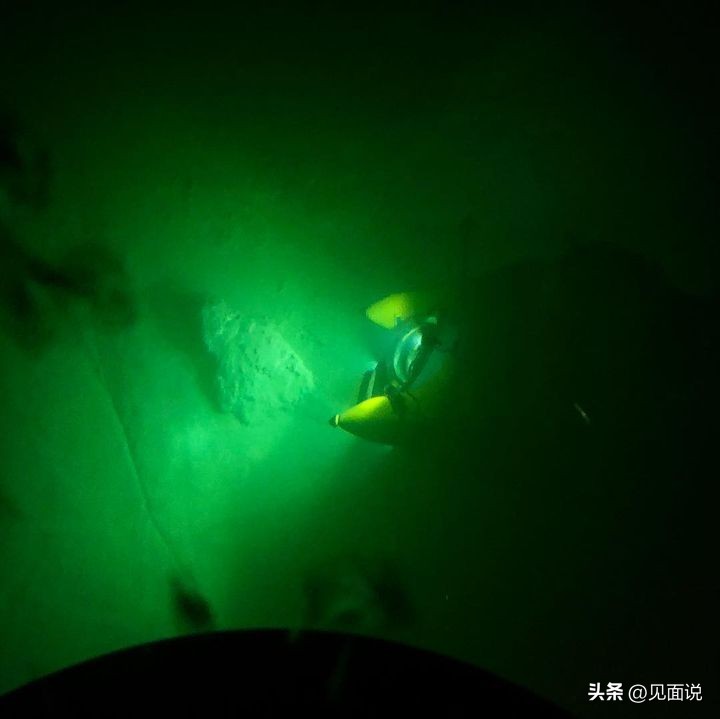 蓝洞潜水全过程,潜水员第一视角海底宝藏
