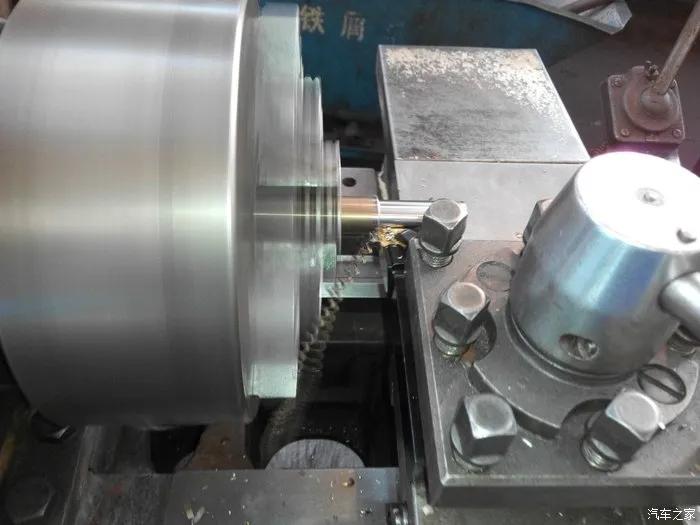 走烂路刹车卡钳哐当异响,刹车卡钳异响如何用扎带处理