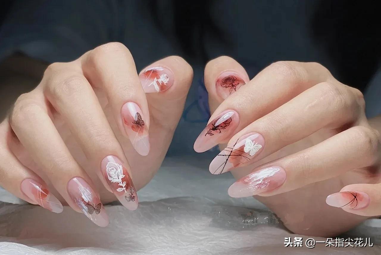 仙气小众又显白的美甲款式,暗黑又带点高级感的美甲来啦