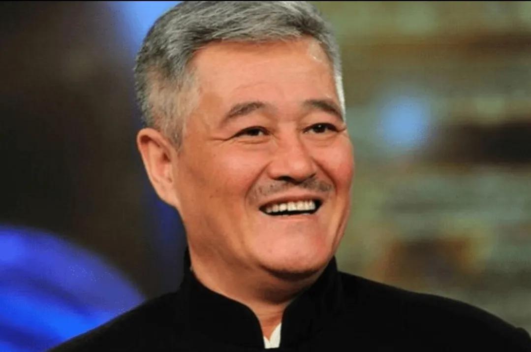 央视春晚李谷一每次登台唱的曲目,李谷一参加了多少年春晚