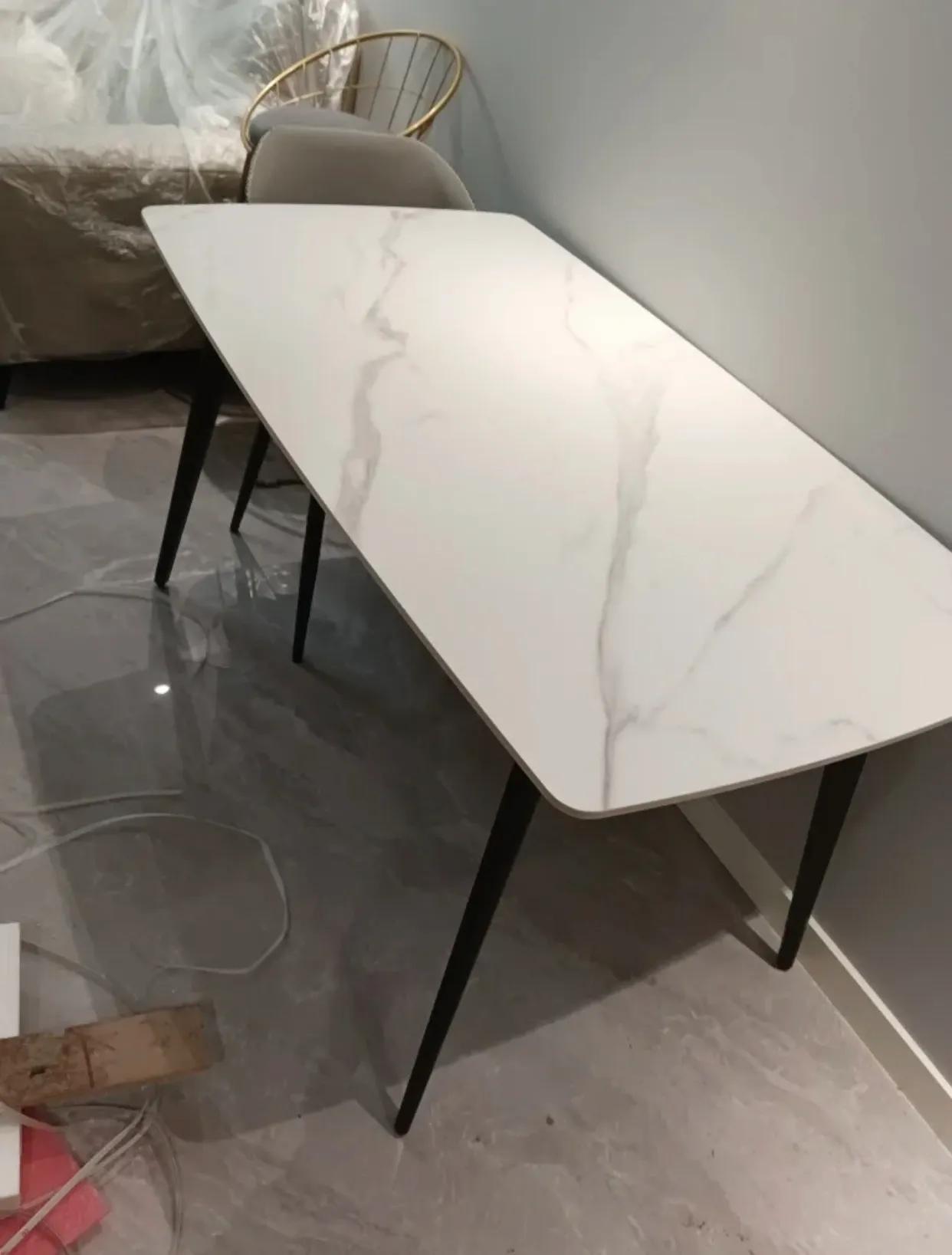 岩板餐桌跟天然石餐桌哪个好,七星石餐桌和岩板餐桌区别