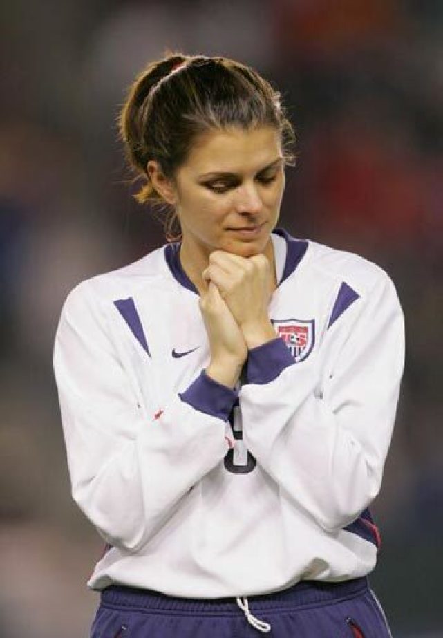 孙雯世界足球小姐领奖视频,孙雯世界足球小姐地位