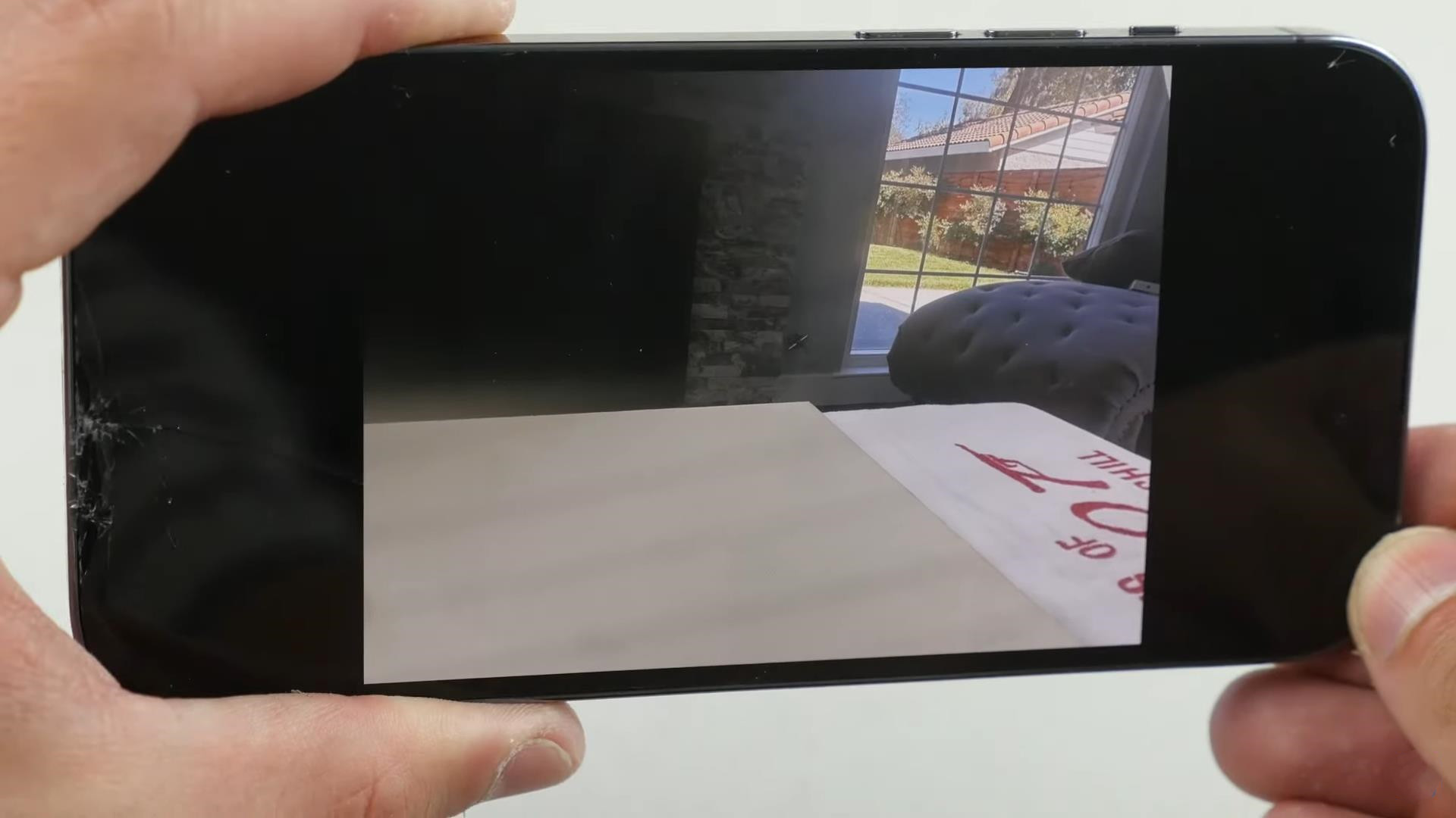 苹果14pro手机摄像头翻车普遍吗,iphone14pro摄像头玻璃有多强