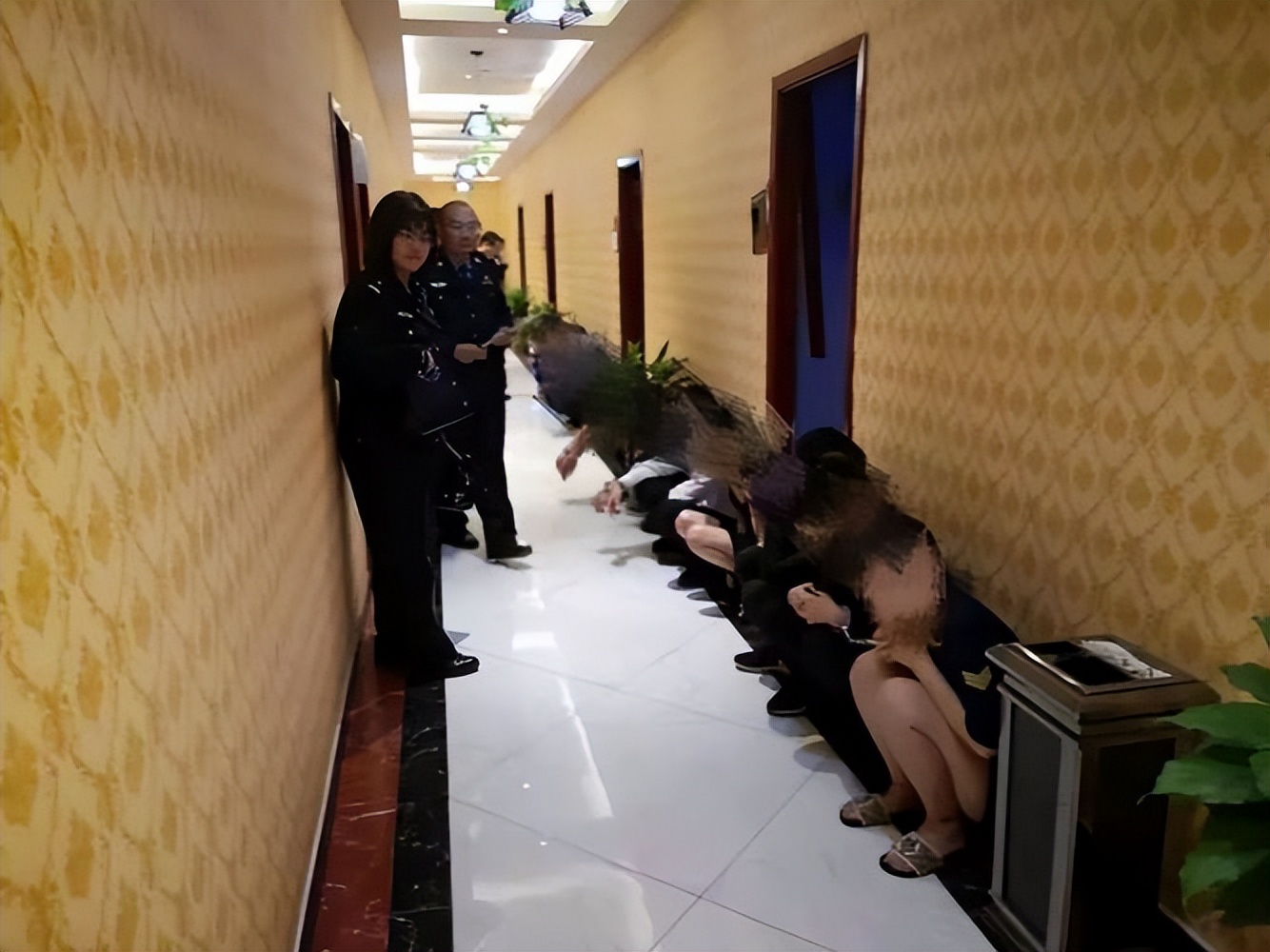 23岁女大学生，为给父亲治病上门做“生意”，每次收500到1000元