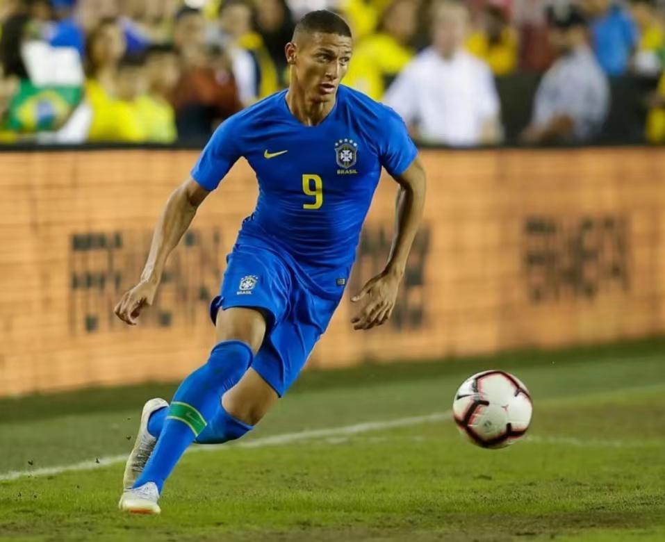 十大足球中锋,盘点足坛最强中锋