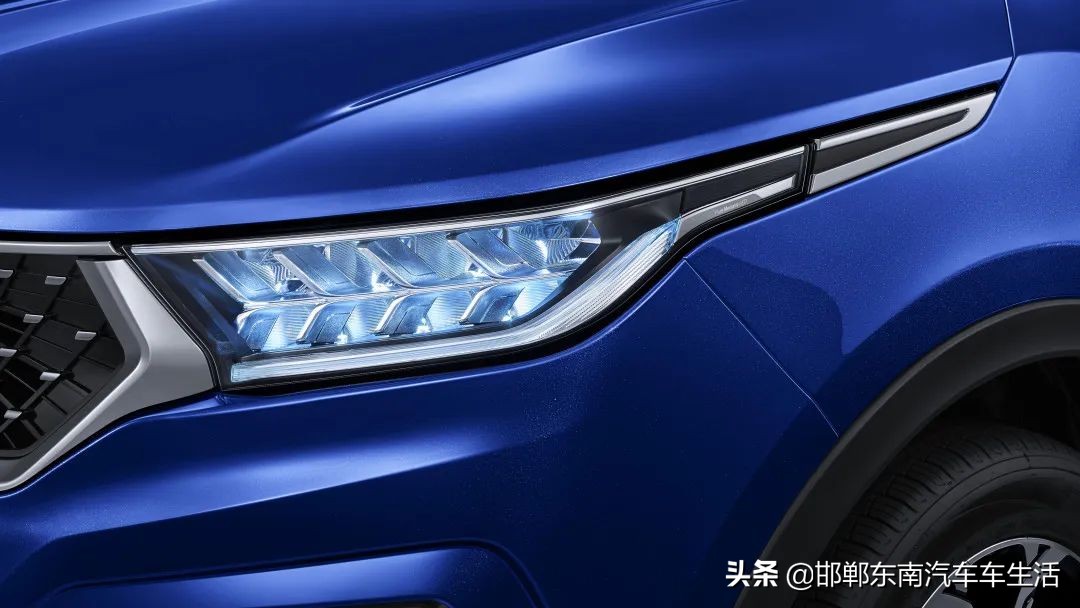 LED与卤素灯哪个更合适,卤素灯与led灯比谁更好