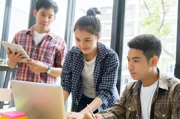 华为总部签下“3所大学”，学生直呼幸福来得太突然，就业不发愁