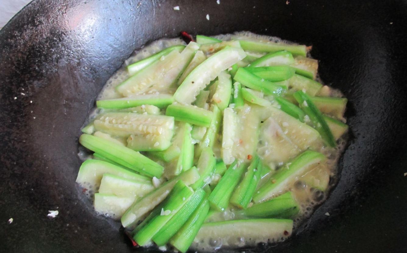 夏天丝瓜吃了好不好,秋季丝瓜不能吃有这说法吗