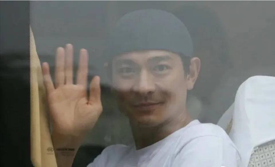 512香港赈灾晚会刘德华承诺,512汶川地震刘德华视频全过程