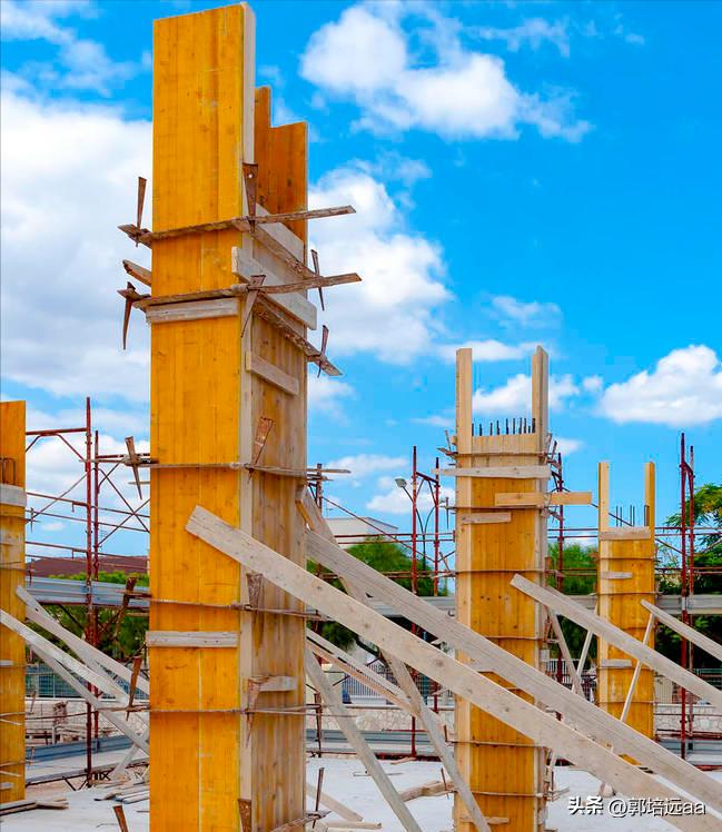 钢、竹、藤在混凝土中作钢筋的比较研究：拉伸和弯曲特性