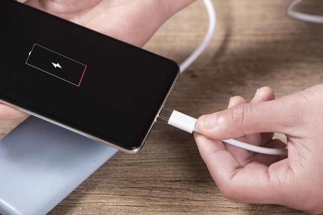 手机电池不充满会影响电池寿命吗,手机快充和慢充对电池的寿命影响