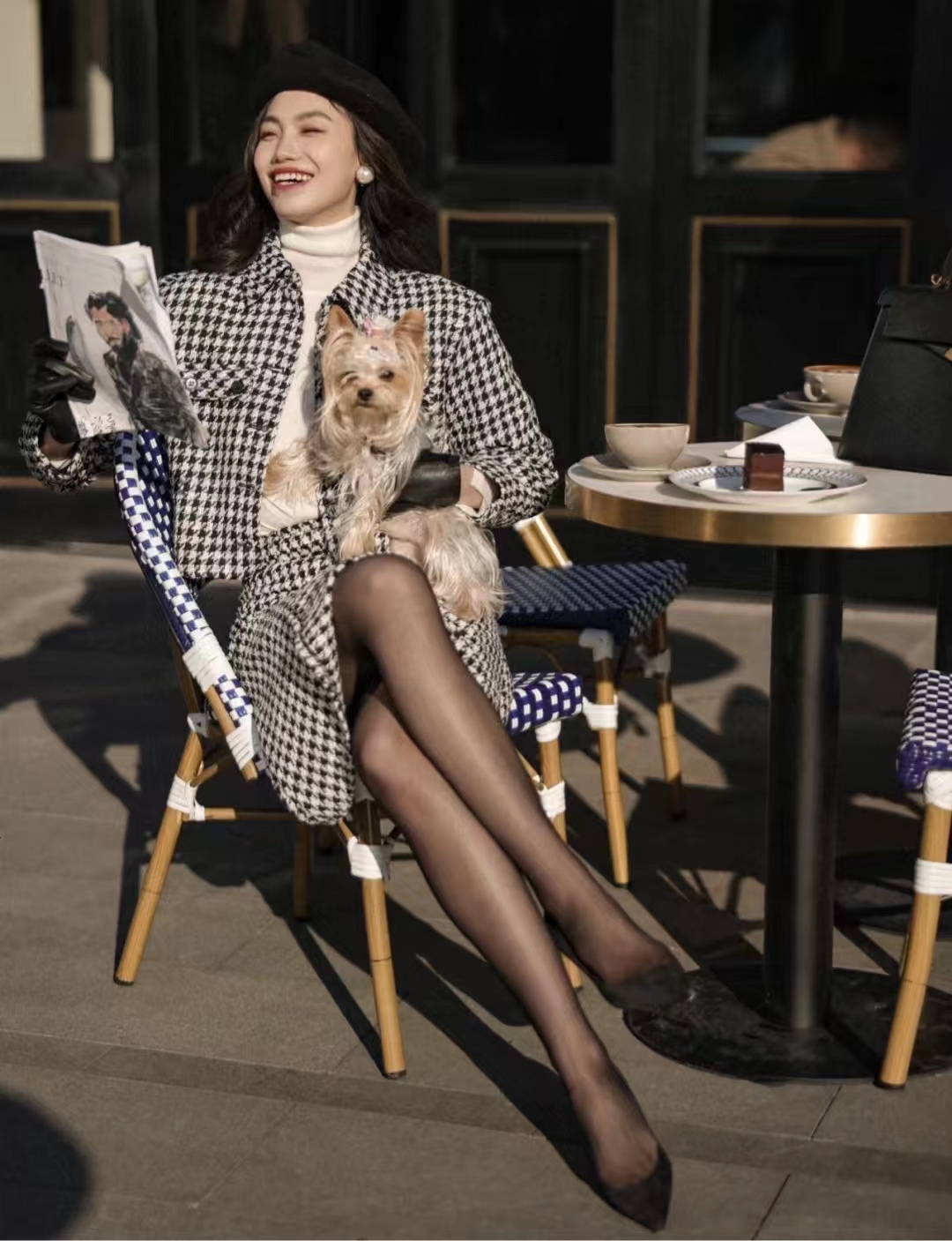 千鸟格半身裙秋冬款a字版30岁,黑白千鸟格半身裙配原绒色毛衫