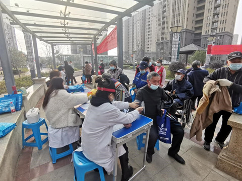社区开展家门口义诊活动,南京现场义诊