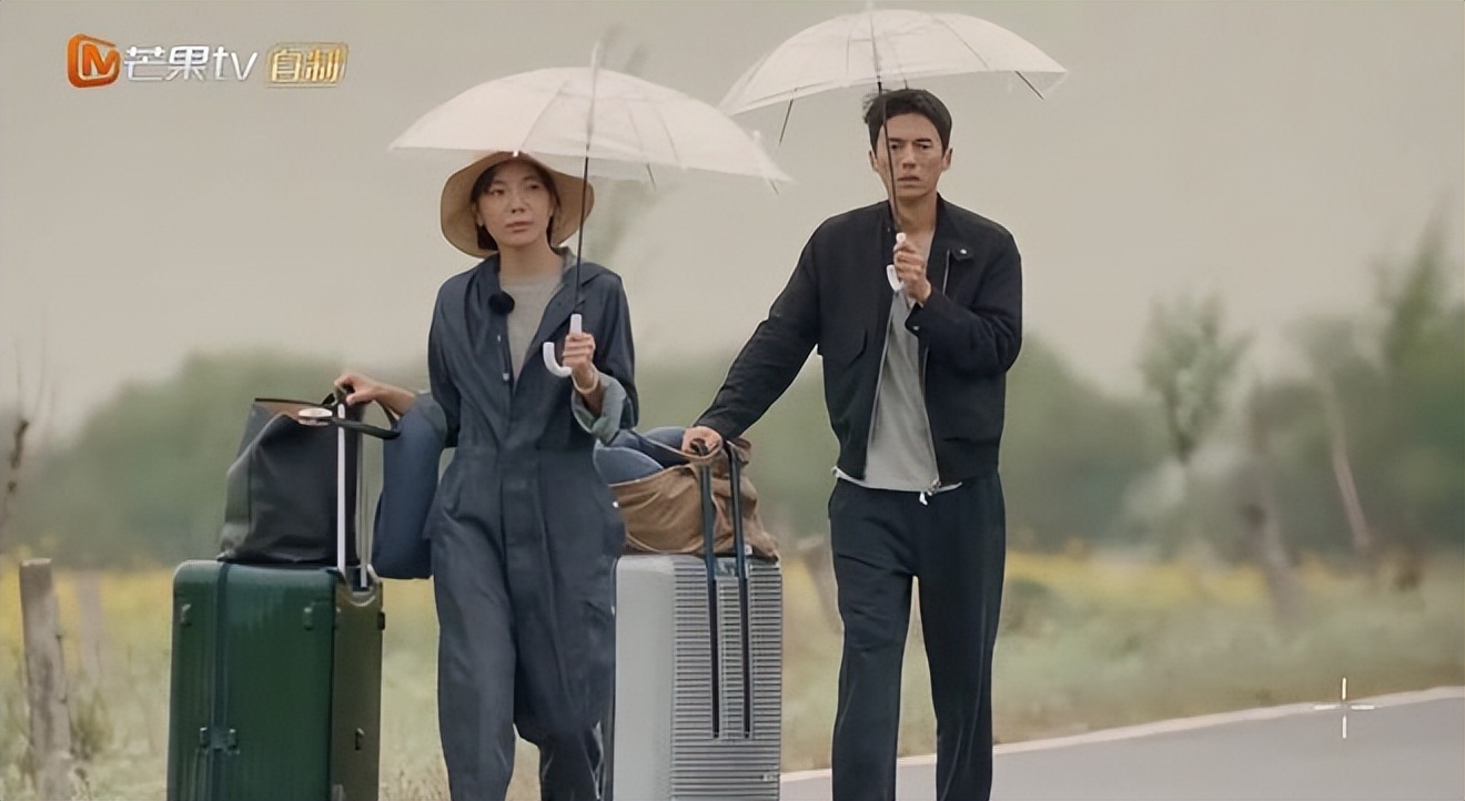 未婚先孕、*款贷**买婚戒，这对明星夫妻的婚姻让“千万人窒息”