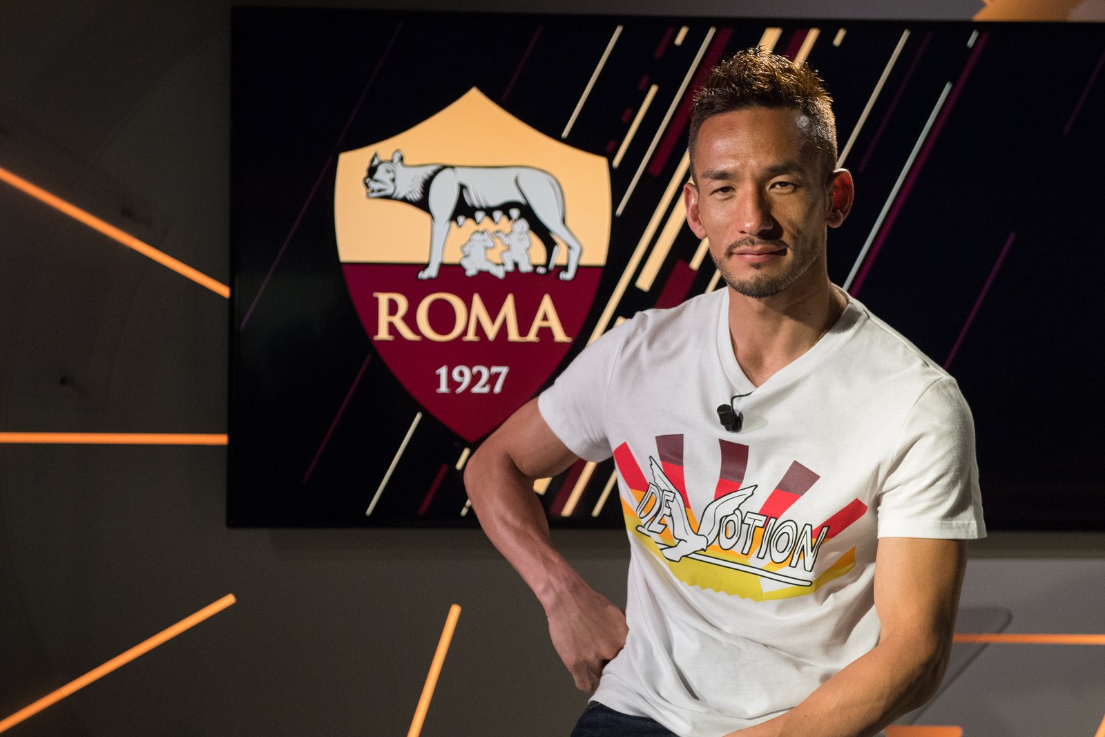 足球名将范巴斯滕年龄,伊布范巴斯滕退役视频