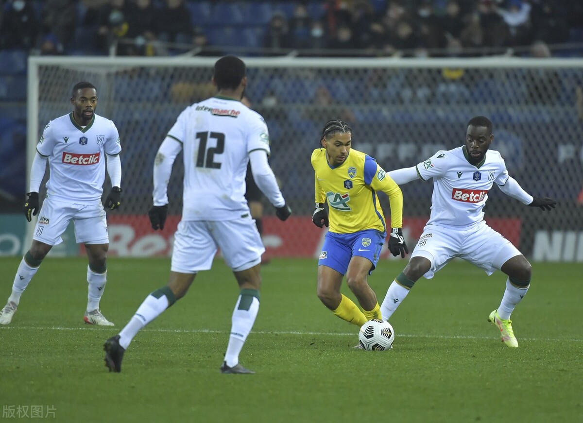 12.15英冠vs荷乙比分预测,周一001和002足球比赛结果