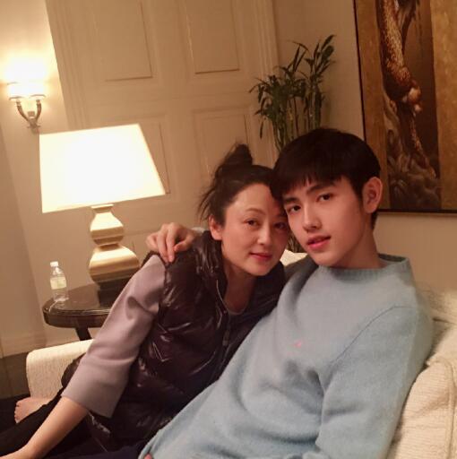 陈飞宇一家视频,陈飞宇的别墅