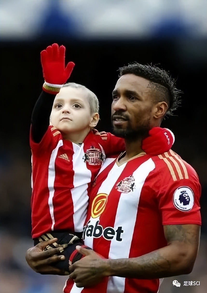 浮沉于巨浪中的“黑猫”桑德兰，在漫长的季节里向上活着