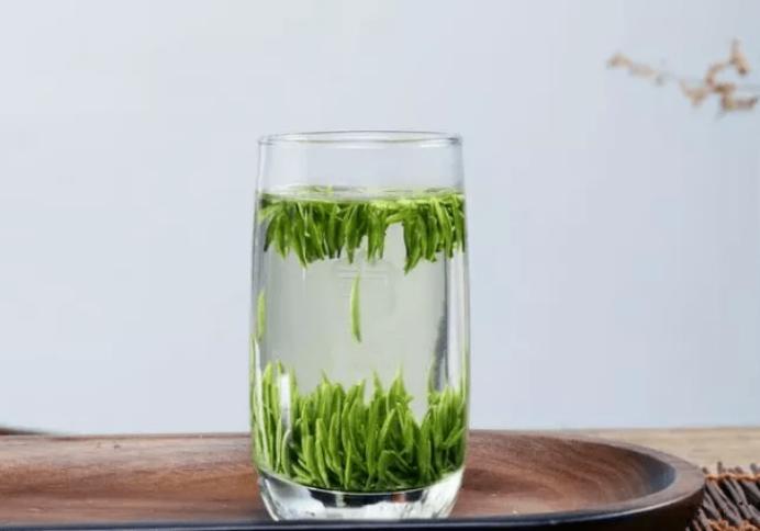 泡茶倒水如何没有那么烫,泡茶最简单的方法泡好茶能放多久