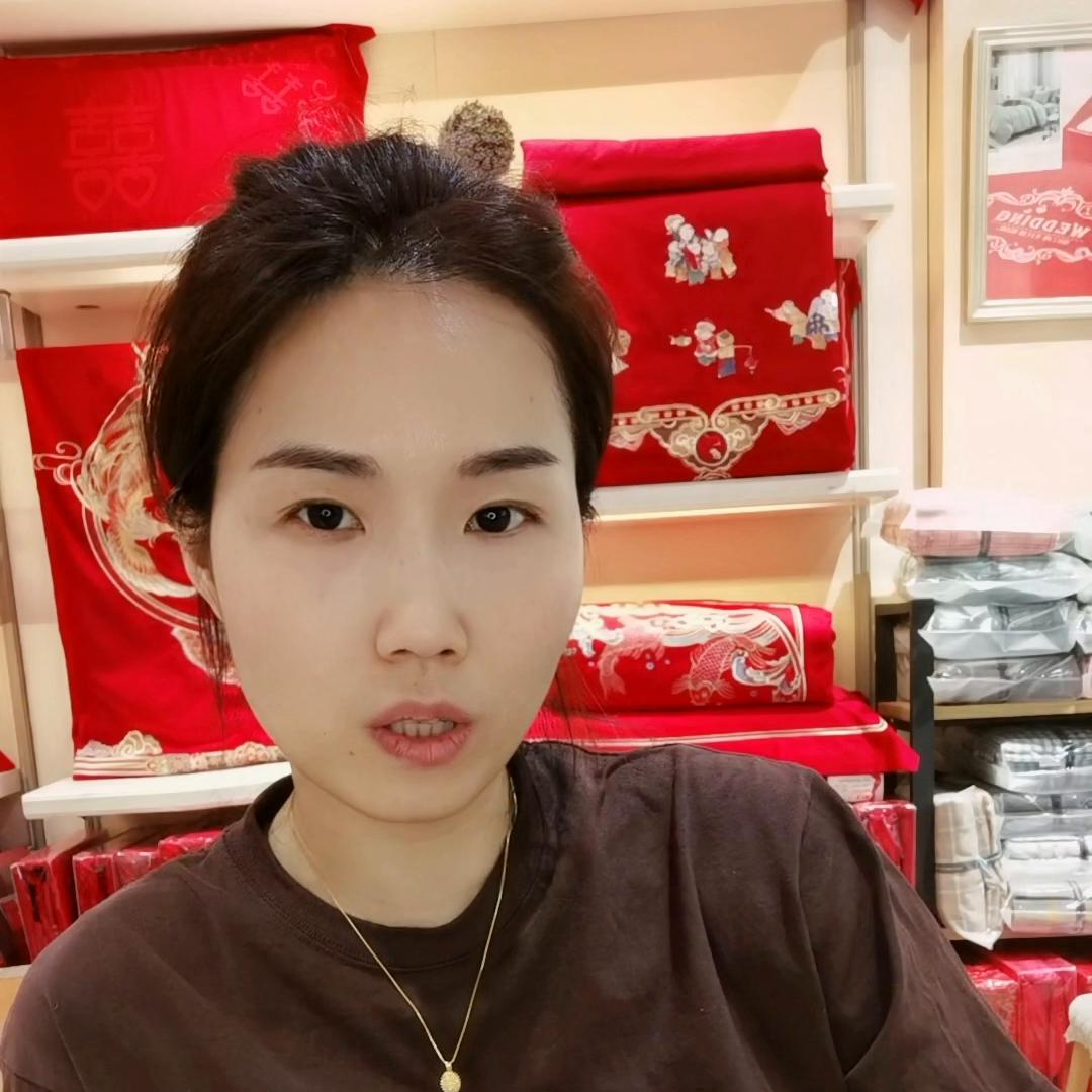 喜欢床品四件套的女人是什么性格,注重床品品质的女人是什么样子