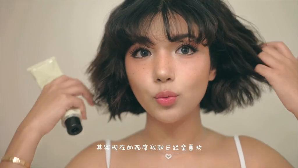 短发怎么用吹风卷发筒卷发,毛躁型蓬松自然卷发量多适合发型