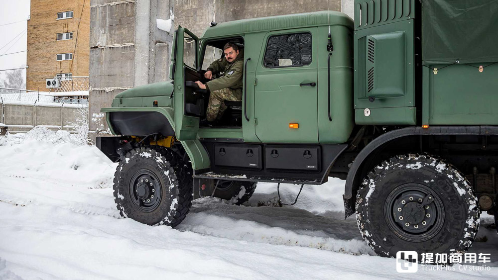 乌拉尔4320军用卡车穿越西伯利亚,遥控乌拉尔4320型6x6越野卡车