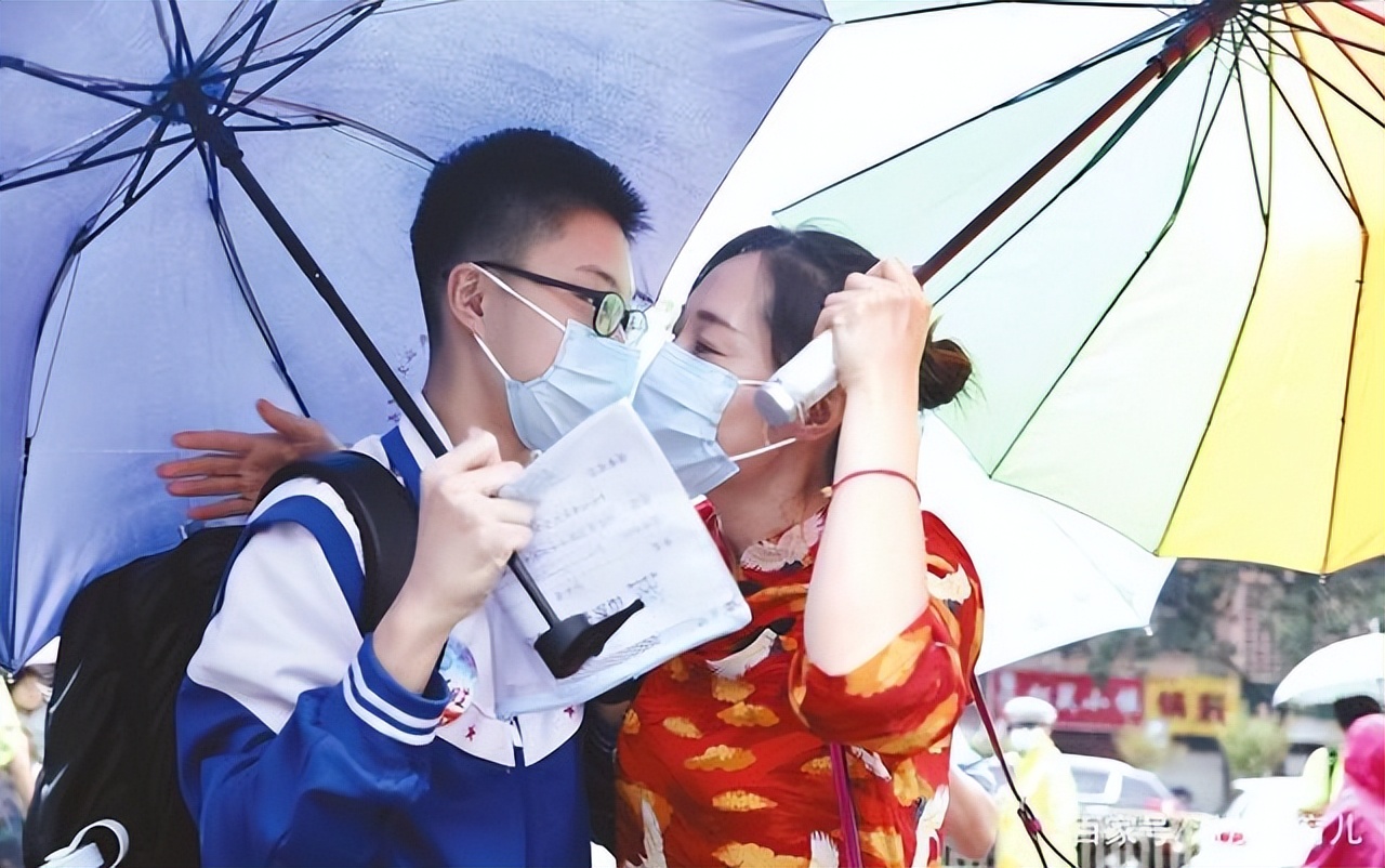 2022年中考最低多少分能上高中,中考成绩公布考了300多分