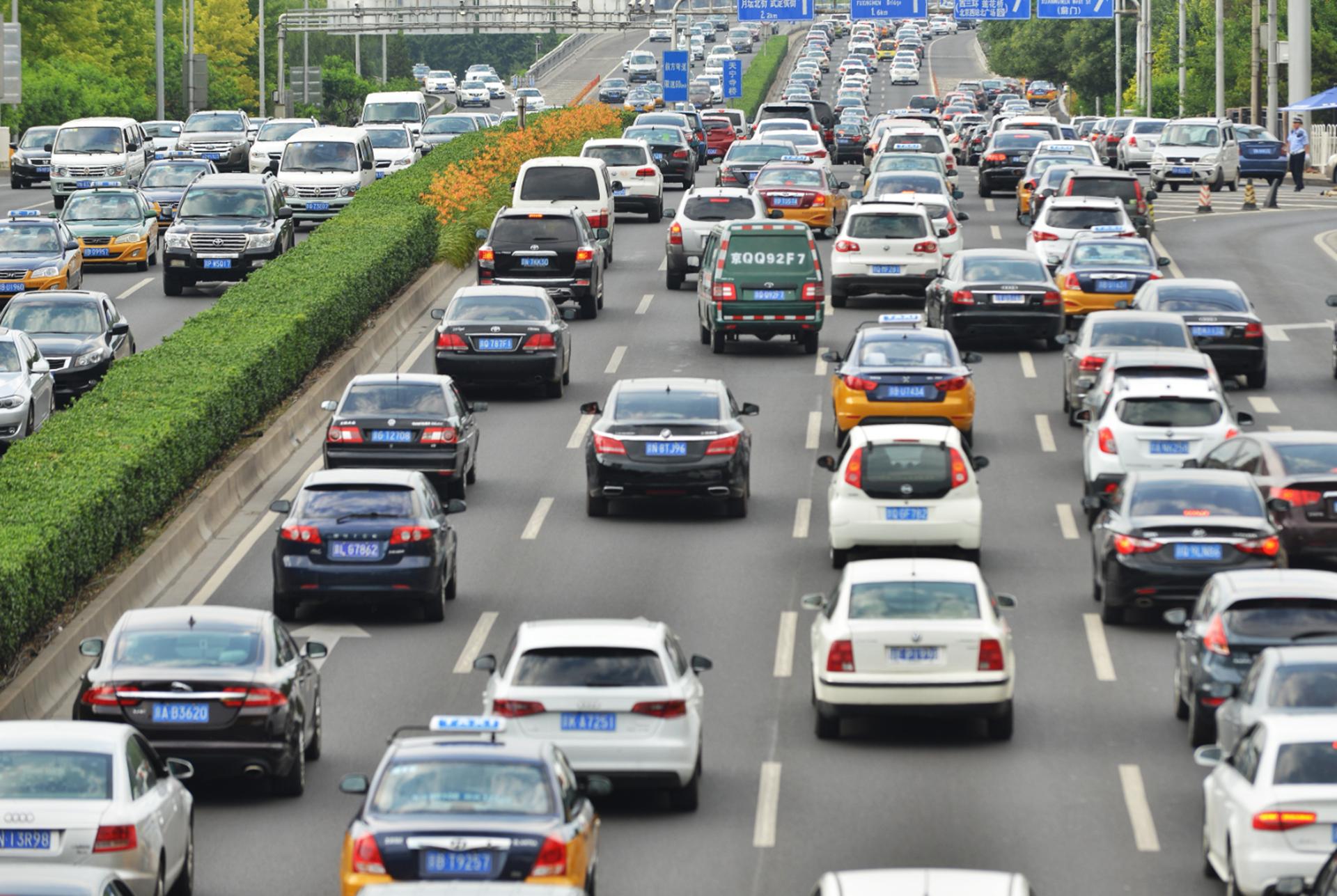 ​200多人抢一个号？北京人买车堪比“中彩票”