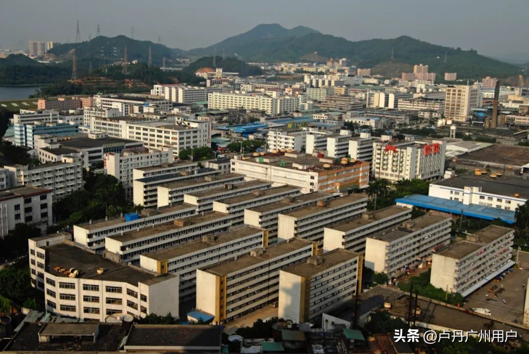 20年拍下150万张“东莞女工”在国外爆火：中国制造，不可思议！