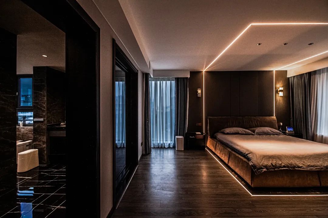 5.6米客厅餐厅一体横厅效果图,横厅客厅餐厅阳台一体装修实景图