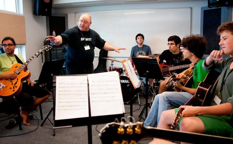 伯克利音乐学院明星好考吗,伯克利音乐学院毕业的中国明星