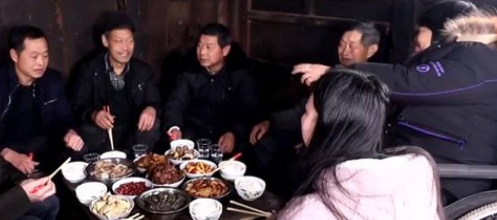 女儿结婚途中遇车祸，隐瞒26年未回娘家，男子做了26年未婚夫