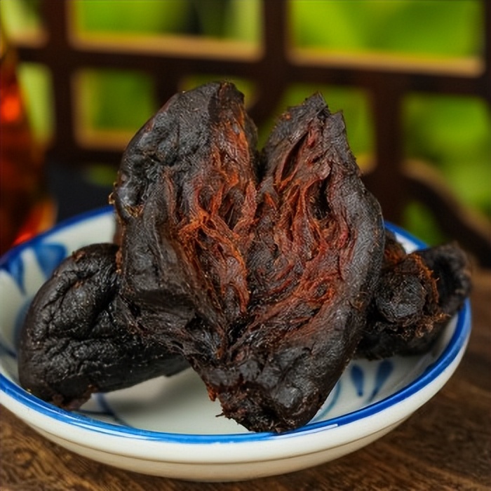 黄精中医食疗吃法,一味中药黄精泡水喝补气血养五脏