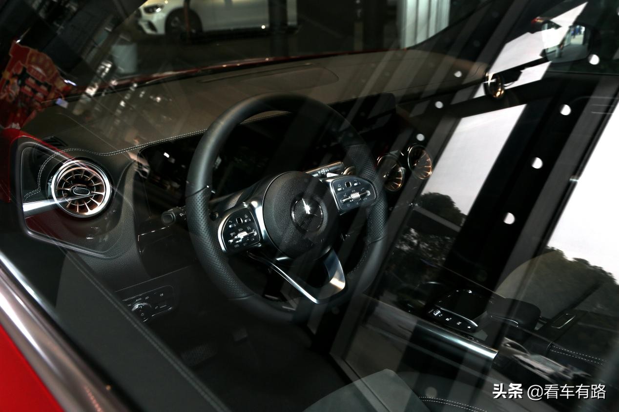 探店奔驰武侯华星锦业，奔驰EQA和EQC到底怎么样？